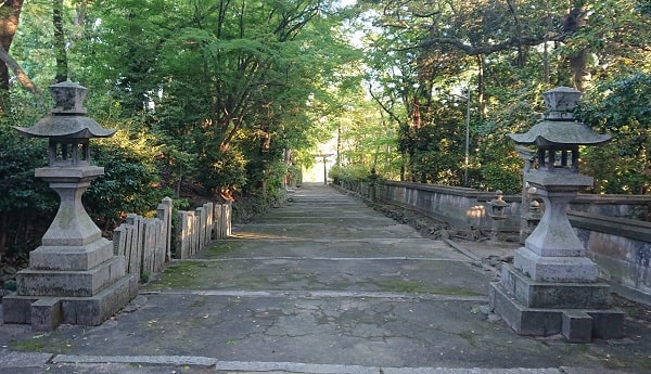 伊居太神社の参道