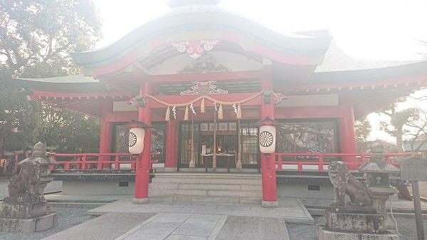 呉服神社の拝殿