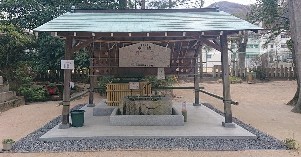生瀬皇太神社の手水舎