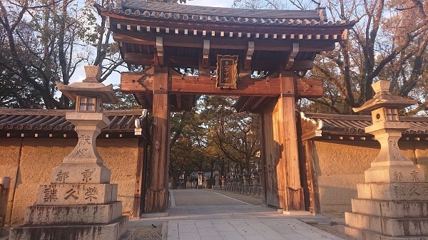 西宮神社の南門