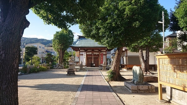 日吉神社の境内