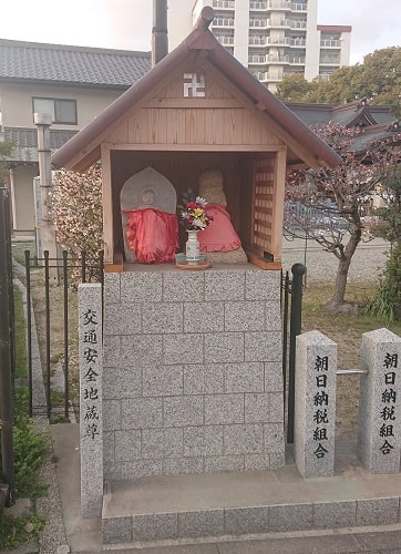 神明八幡神社の交通安全地蔵